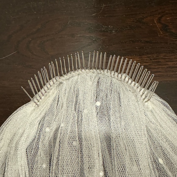 MH "Penelope" veil, style 23910V/108. Pearls. 8 ft 8 in long - Picture 3 of 5